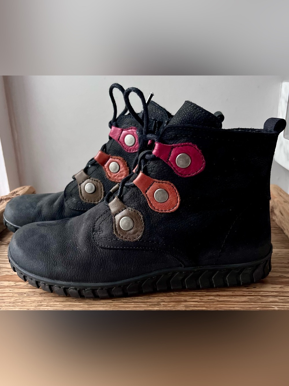 Spring Step Women's Black Chukka Ankle Boots with Color Accent Tabs Size 6.5